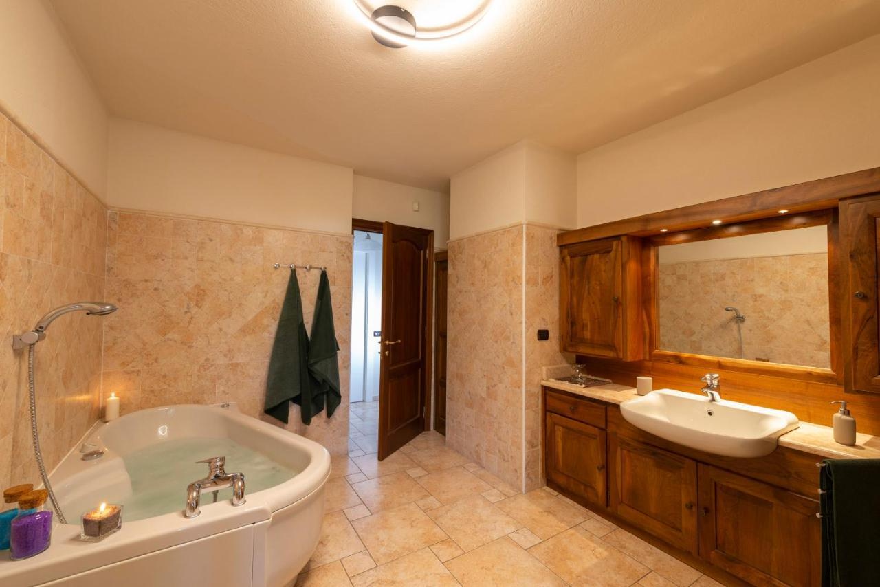 Villa Mara - Aosta - 200 Mq - Wifi - Jacuzzi - Parcheggio - Giardino Exterior foto